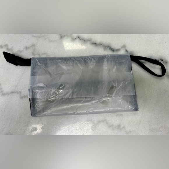 Kendall + Kylie Makeup Cosmetic Travel Bag Clear NWT RETAILS $25 - Picture 4 of 4